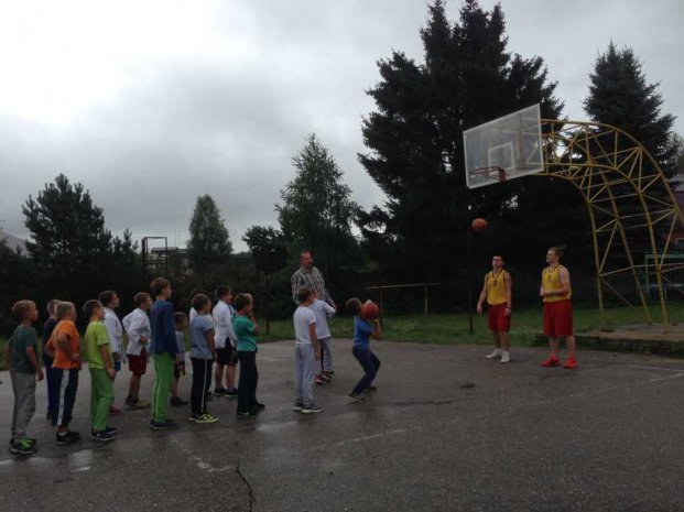Баскетболисты «Рязани» и СДЮСШОР «Единство» встретились с юными земляками в детском оздоровительном лагере